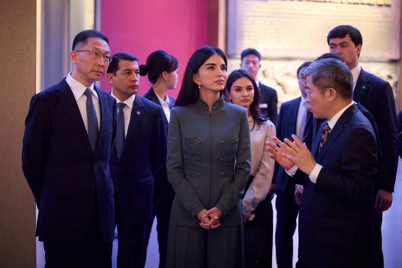 Saida Mirziyoyeva Xitoy tashqi ishlar vaziri Van I bilan uchrashdi