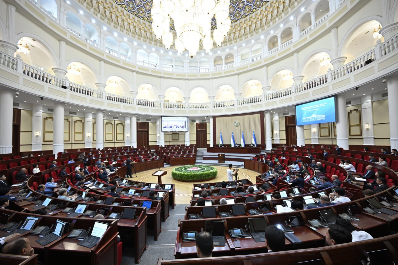 Budjet hisoboti tasdiqlandi, sudya va profilaktika inspektori haqidagi qonunlar Senatga yuborildi